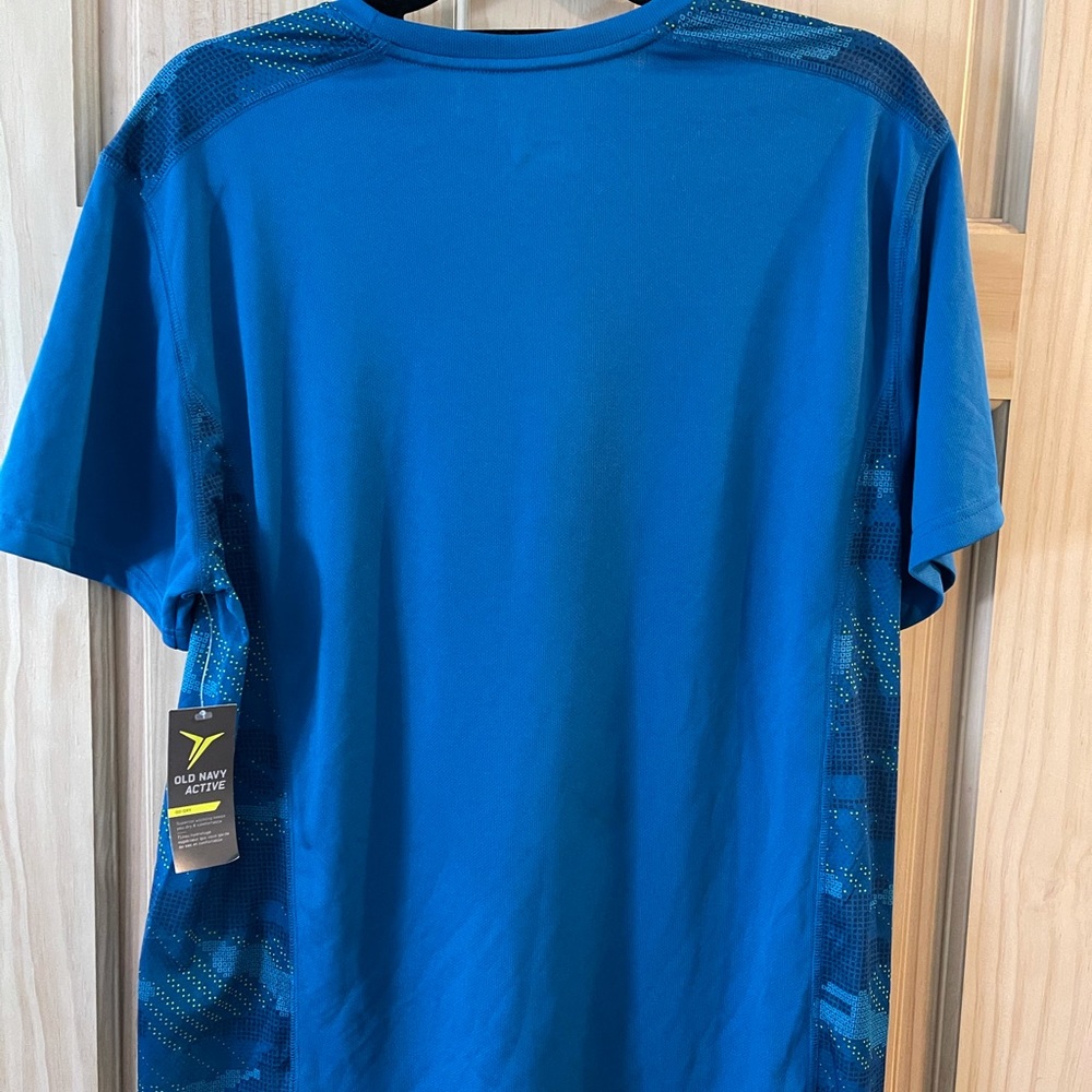 Men’s NEW Old Navy Active Shirt Sz. Lg. - Picture 2 of 5